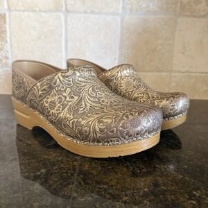 Dansko Womens 41 Antiqued Gold Tooled Brown Leather Closed Back Clogs